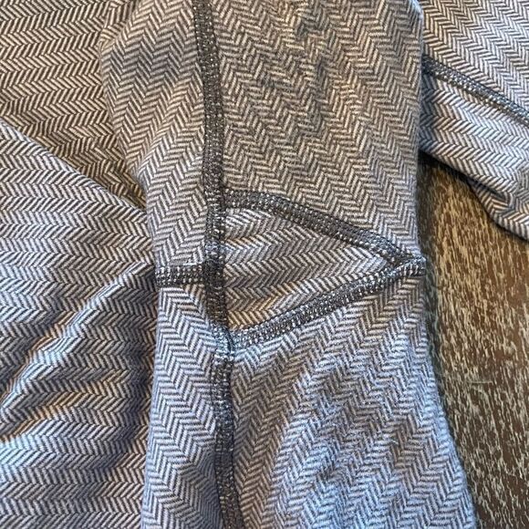 Lululemon herringbone print leggings. Sz 8 - Picture 5 of 5